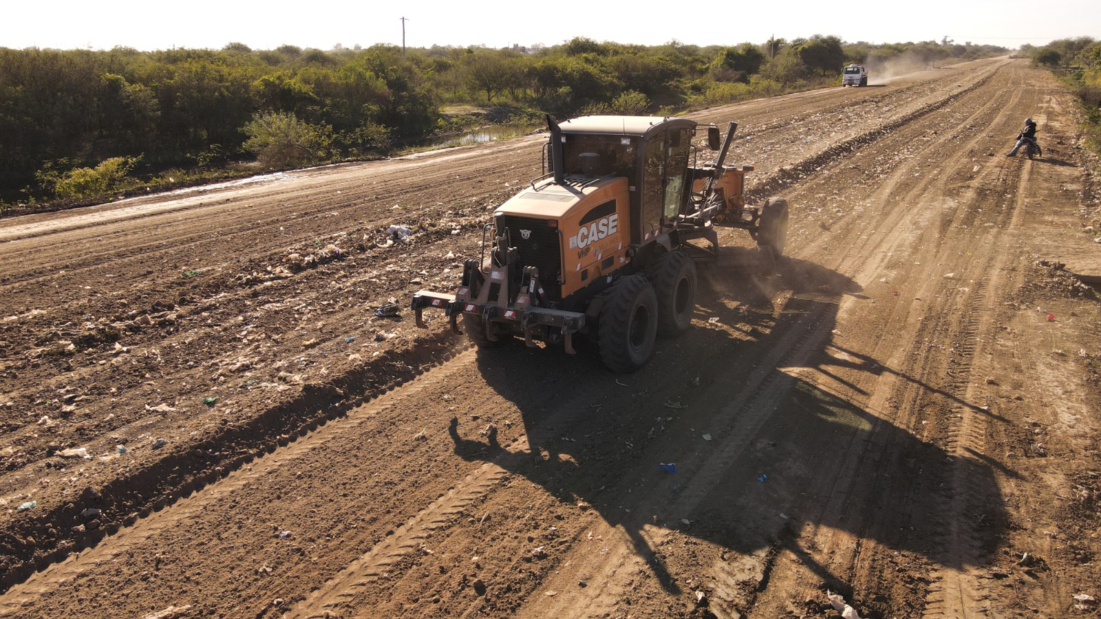 MUNICIPALIDAD DE VILLA ÁNGELA CONTINÚA CON TRABAJOS DE REPARACIÓN DE CALLES Y MEJORAS EN INFRAESTRUCTURA