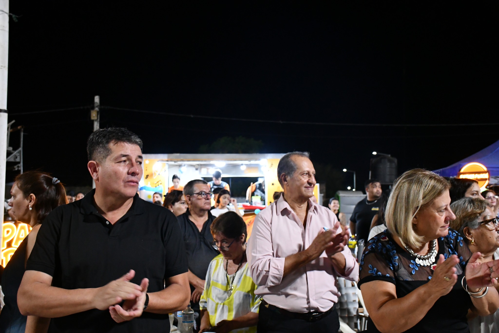 VILLA ÁNGELA REALIZÓ LA VIGILIA POR MALVINAS EN EL ESPACIO PÚBLICO DE USOS MÚLTIPLES MUNICIPAL