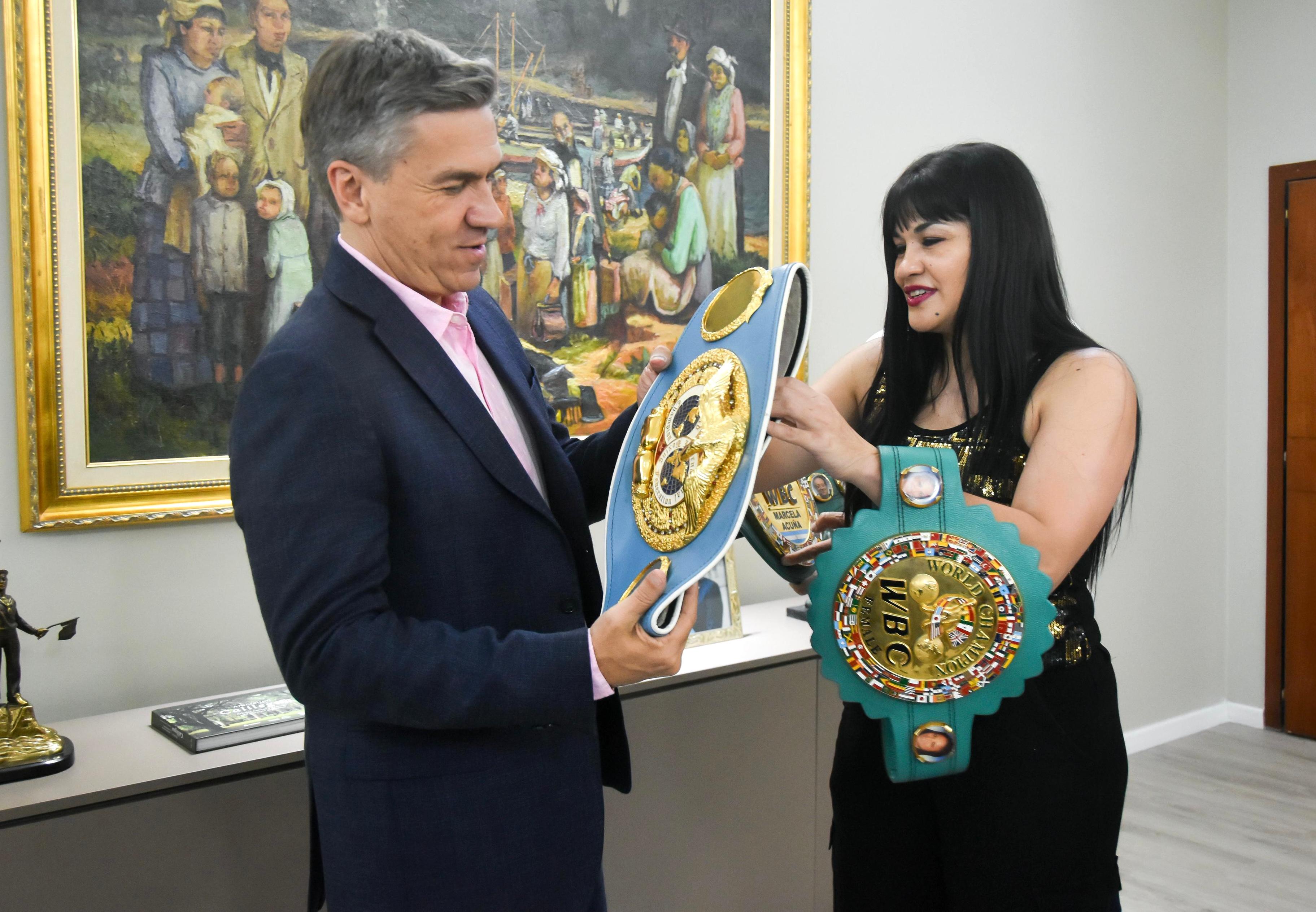 *EL GOBERNADOR ZDERO RECIBI&Oacute; A LA &ldquo;TIGRESA&rdquo; ACU&Ntilde;A, EN EL MARCO DE UNA ACCI&Oacute;N SOLIDARIA*