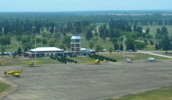 SÁENZ PEÑA: EL GOBIERNO PROVINCIAL REALIZA TAREAS DE MANTENIMIENTO EN EL AEROPUERTO TERMAL