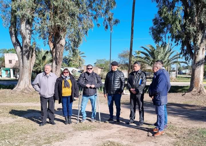 VILLA ÁNGELA MEJORA LA PLAZA MARTIN MIGUEL DE GÜEMES EN UN TRABAJO ARTICULADO ENTRE LA MUNICIPALIDAD Y EL CLUB DE LEONES