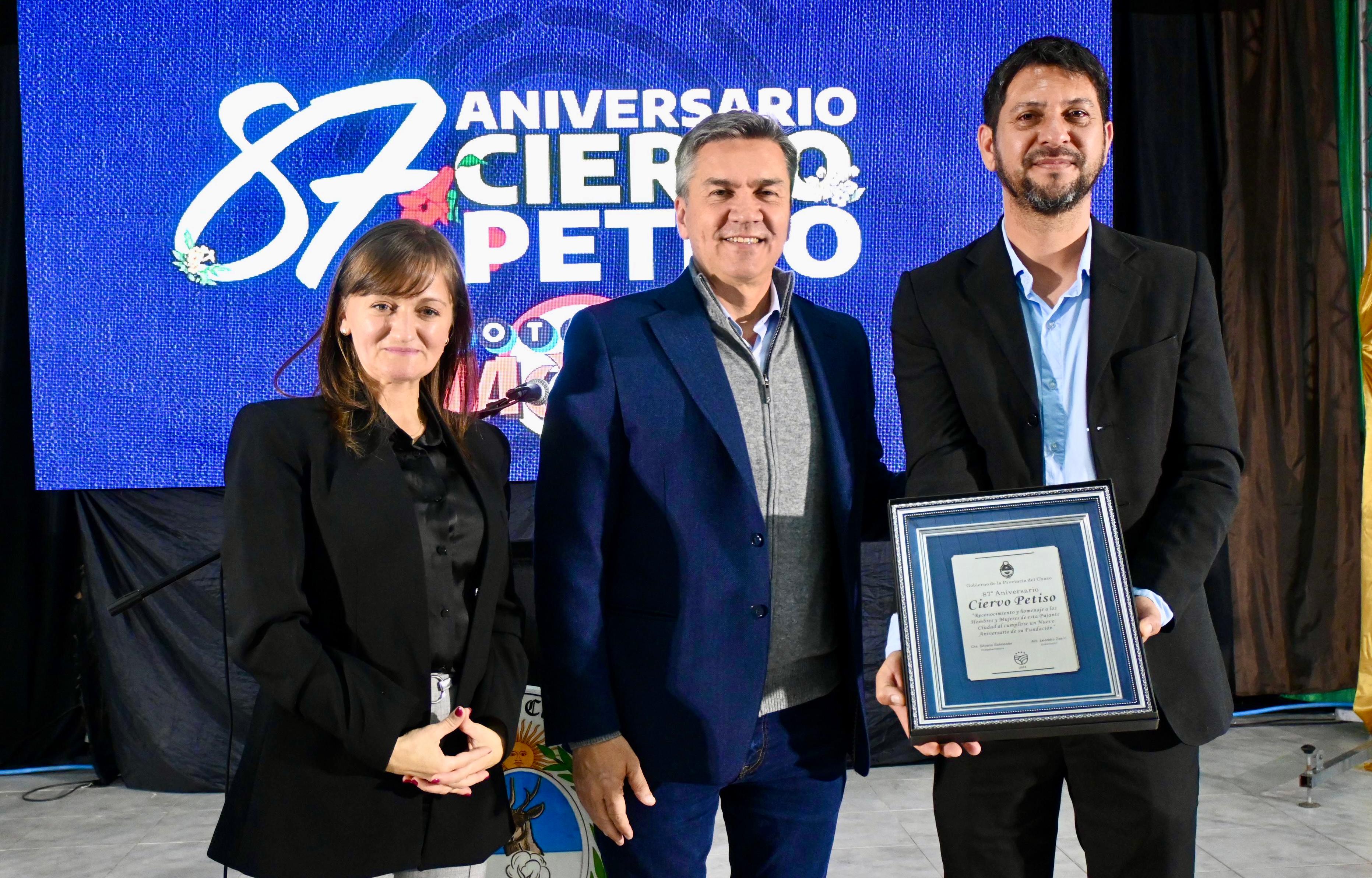*EL GOBERNADOR ZDERO ACOMPAÑÓ EL 87º ANIVERSARIO DE CIERVO PETISO