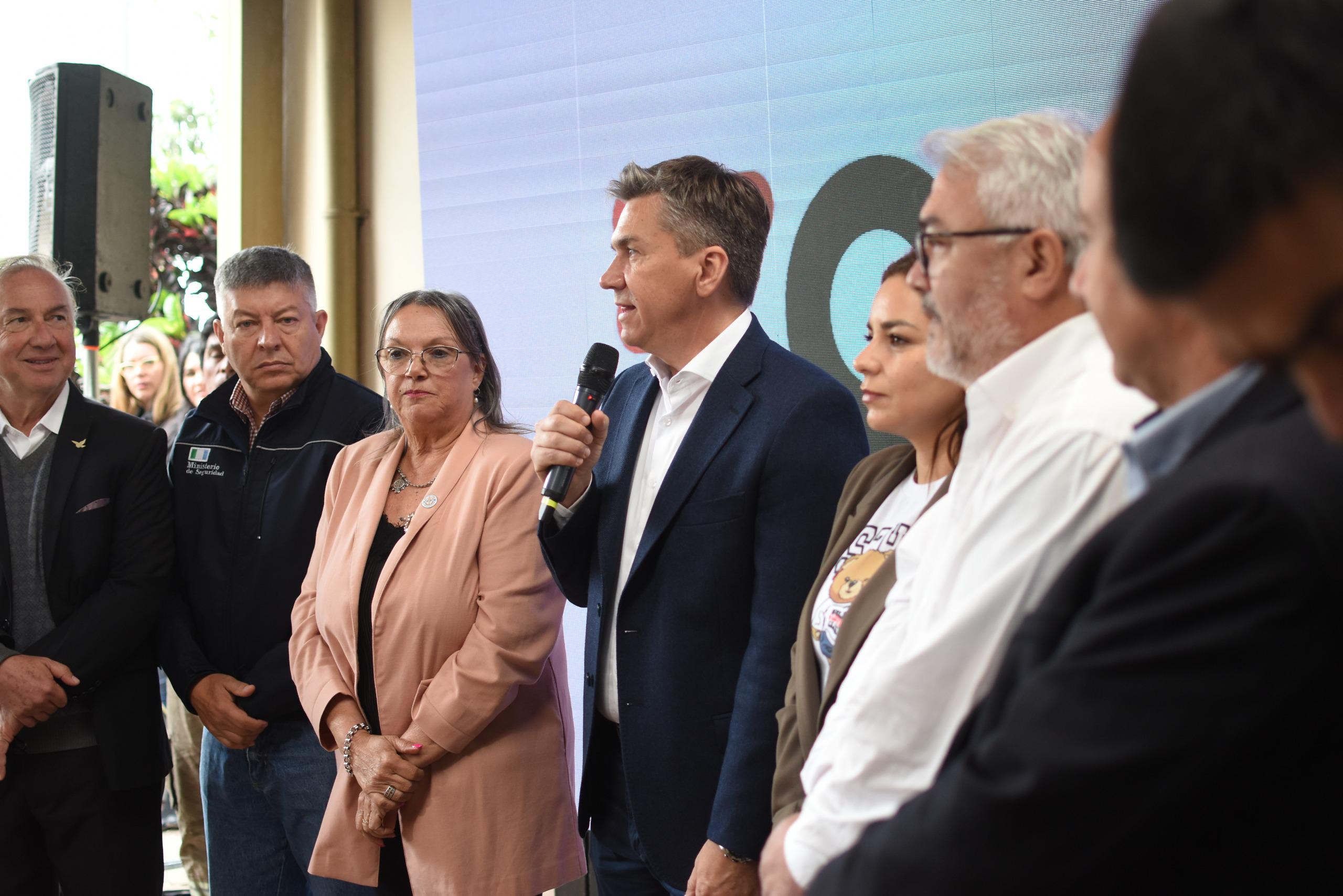 *EL GOBERNADOR ZDERO INAUGURÓ EL NUEVO SISTEMA DE SEGURIDAD DEL PUERTO DE BARRANQUERAS