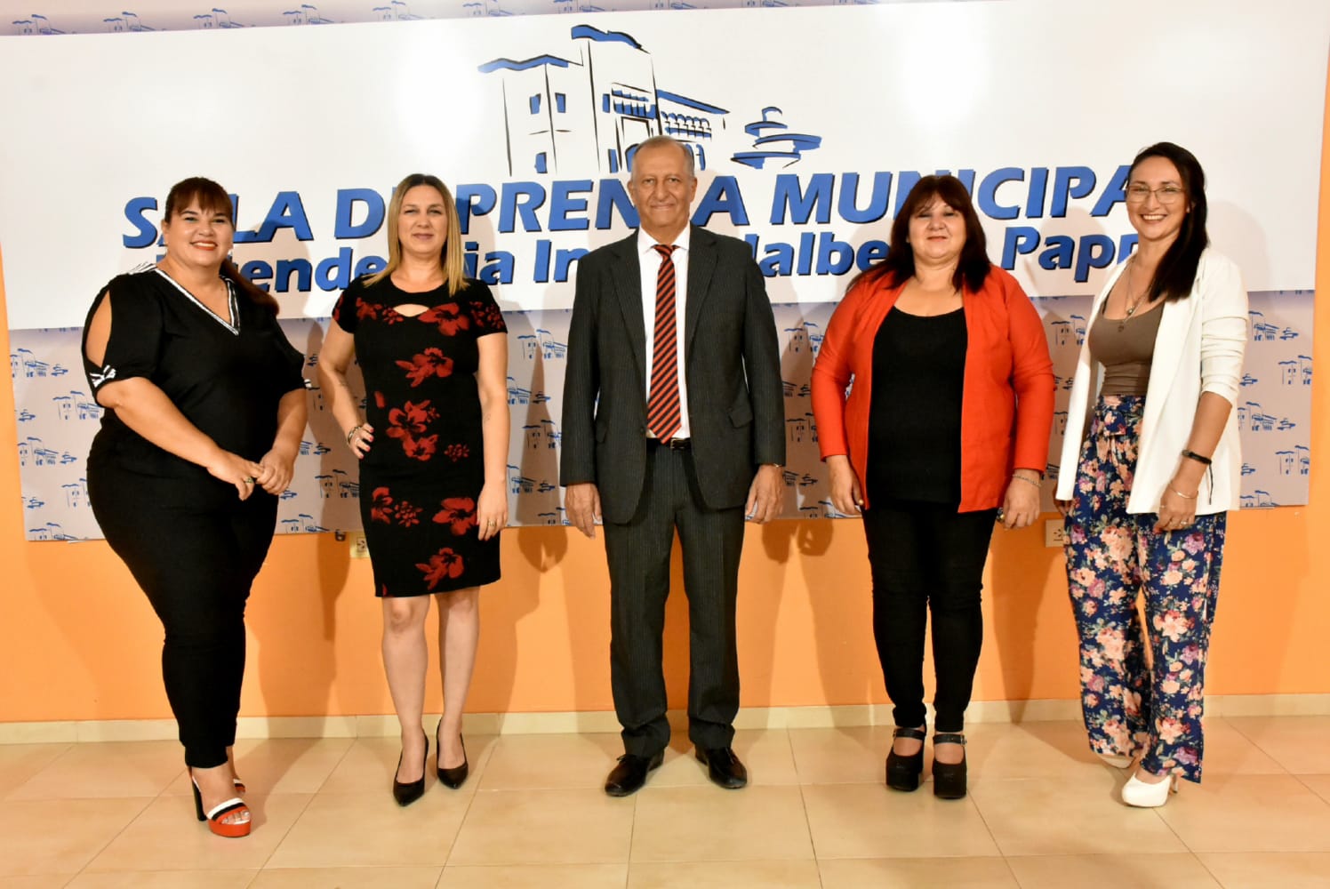 EL INTENDENTE ADALBERTO PAPP CELEBRA EL DÍA INTERNACIONAL DE LA MUJER RECONOCIENDO SU CONTRIBUCIÓN A VILLA ÁNGELA