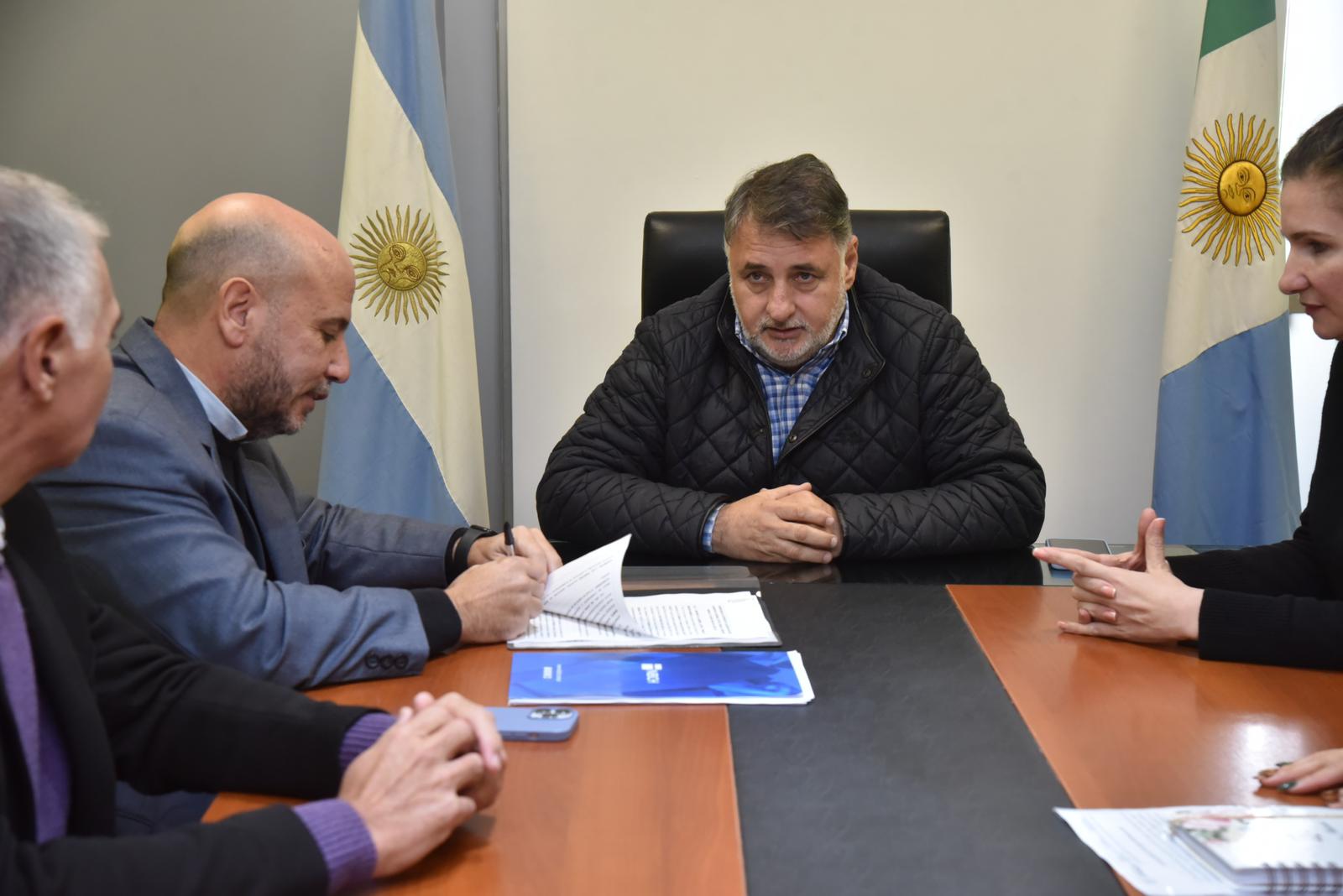 FIRMA DE CONVENIO ENTRE EL MINISTERIO DE GOBIERNO Y EL NUEVO BANCO DEL CHACO PARA PROMOVER LA EDUCACIÓN FINANCIERA