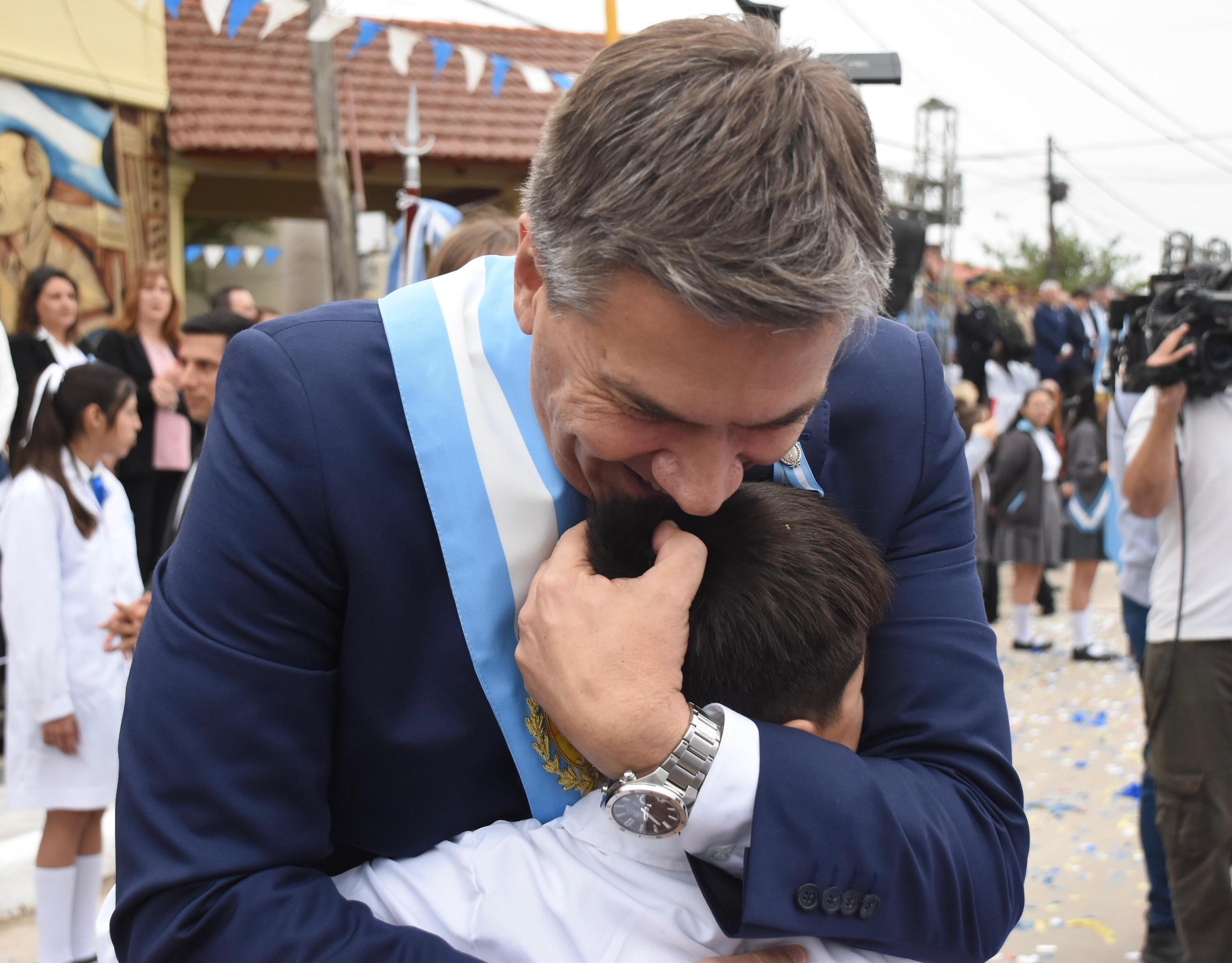 SANTA SYLVINA: ZDERO PRESIDIÓ EL ACTO CENTRAL POR EL DÍA DE LA BANDERA