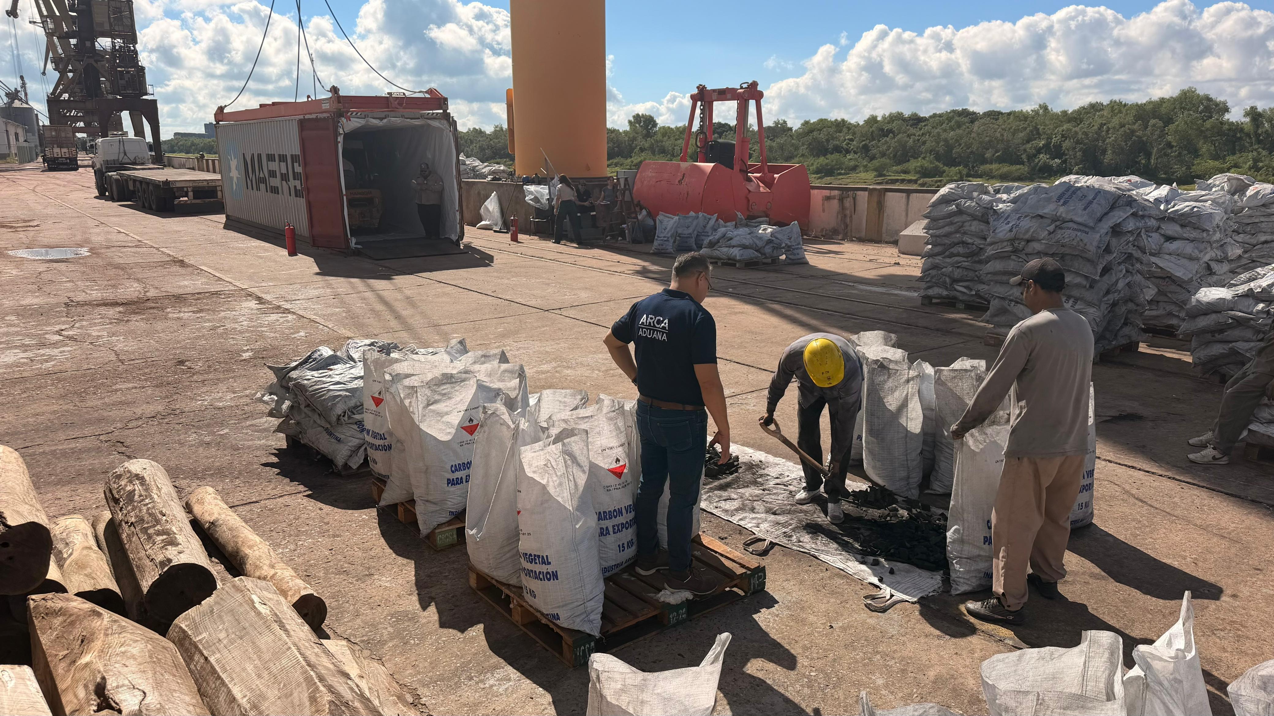 EL PUERTO DE BARRANQUERAS CONSOLIDA EXPORTACI&Oacute;N DE CARB&Oacute;N VEGETAL CON DESTINO A EUROPA