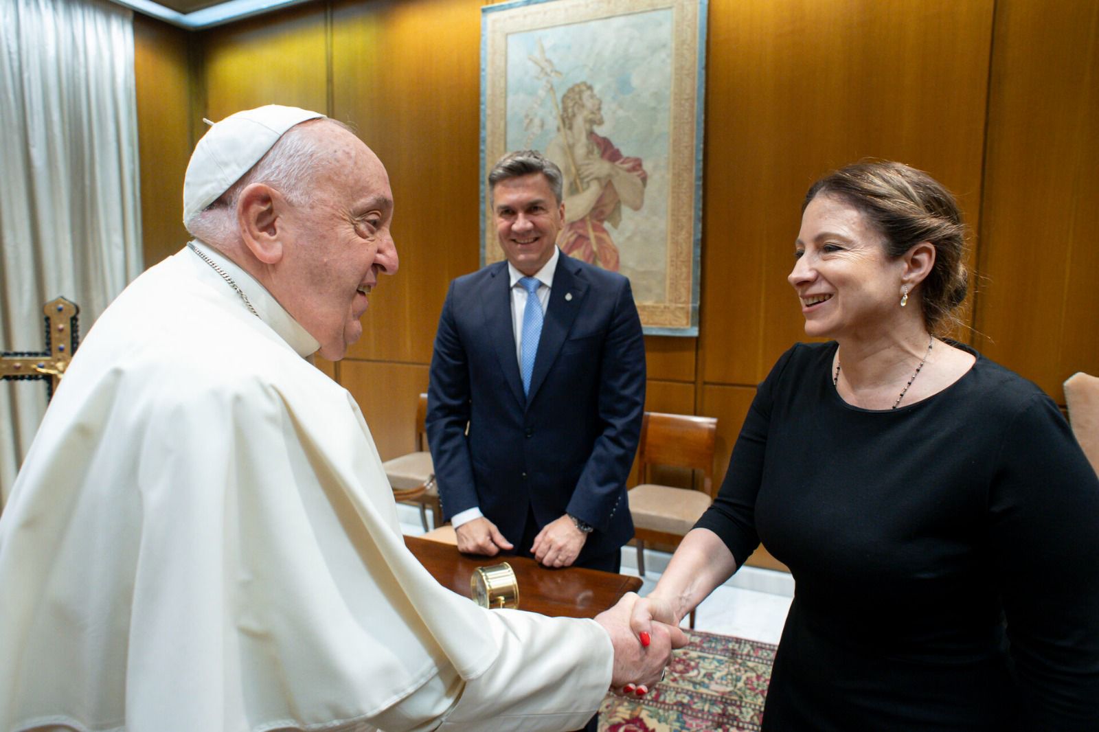 ENCUENTRO DEL GOBERNADOR ZDERO CON EL PAPA FRANCISCO: “EL SANTO PADRE ENVIÓ BENDICIONES PARA TODOS LOS CHAQUEÑOS”